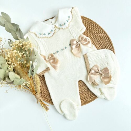 Conjunto pelele flores camel